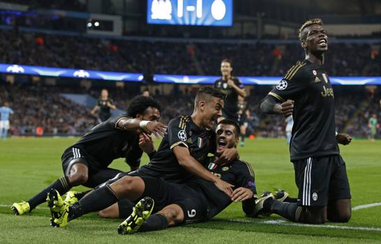 Lo spagnolo festeggia con i compagni: in Champions si parte con una vittoria. Reuters